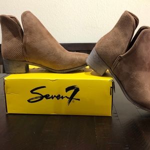 BNWT SEVEN7 👢 BOOTS